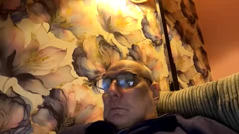 Mark online show from September 16, 2025, 6:42 pm