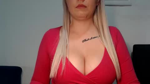 Teeyara  online show from October 1, 2025, 6:25 pm