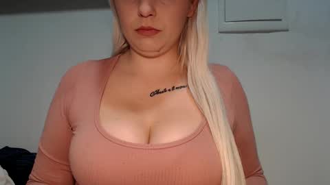 Teeyara  online show from November 2, 2025, 10:06 am