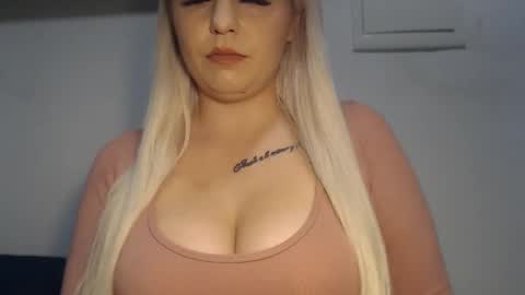 Teeyara  online show from November 7, 2025, 3:01 pm