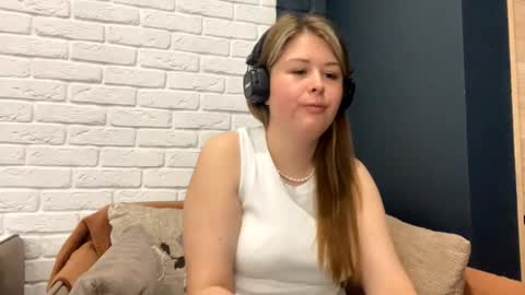 Snapshot of templeholberg chatting on March 15, 2026, 9:15 am Lana online show from March 15, 2026, 9:15 am