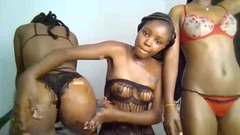 Snapshot of tempting_tiah chatting on November 6, 2025, 11:11 am tiah online show from November 6, 2025, 11:11 am