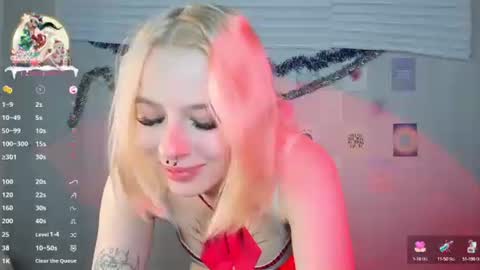 Snapshot of tender__kitty chatting on December 27, 2024, 1:39 pm Sue online show from December 27, 2024, 1:39 pm