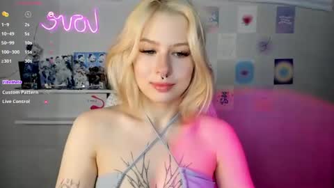 Snapshot of tender__kitty chatting on January 2, 2025, 12:35 pm Sue online show from January 2, 2025, 12:35 pm