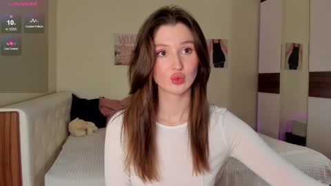 Snapshot of tender_babyy chatting on December 5, 2024, 2:33 pm Sexy girl Li online show from December 5, 2024, 2:33 pm