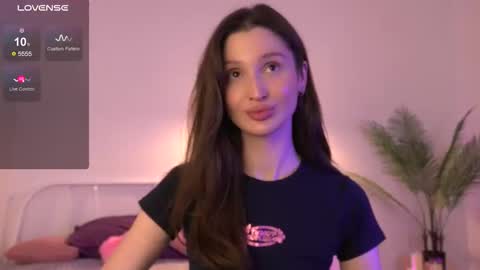 Snapshot of tender_babyy chatting on September 10, 2025, 12:27 pm Sexy girl Li online show from September 10, 2025, 12:27 pm