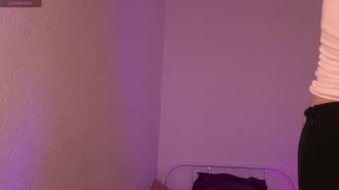 Snapshot of tender_babyy chatting on September 30, 2025, 12:32 pm Sexy girl Li online show from September 30, 2025, 12:32 pm