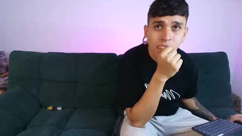 tender_dust online show from October 27, 2025, 3:54 am