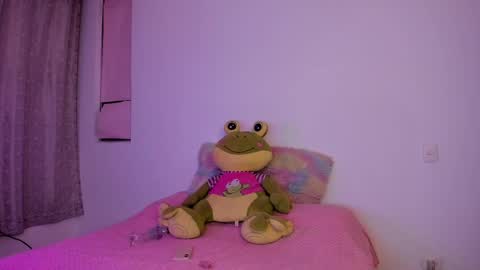 Snapshot of tenshi_leah chatting on September 20, 2025, 1:06 am Leah online show from September 20, 2025, 1:06 am