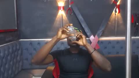 terranze_z online show from February 4, 2026, 8:25 pm