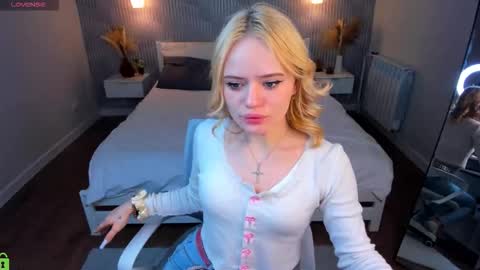 Tessa online show from March 19, 2026, 9:02 am