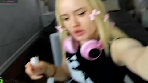 Tessa online show from April 15, 2026, 9:16 am