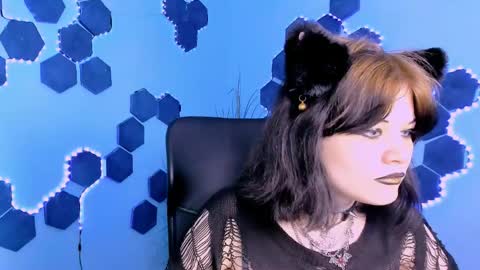 tessa_tea online show from May 8, 2026, 8:41 am