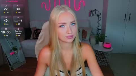 Snapshot of tessahamilton chatting on July 1, 2026, 2:40 pm TessaHamilton online show from July 1, 2026, 2:40 pm