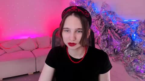 Tessa online show from December 2, 2025, 9:03 am