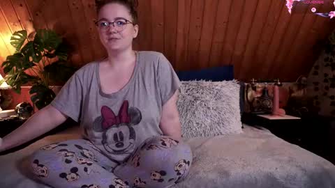 Tessa online show from November 6, 2025, 3:46 pm