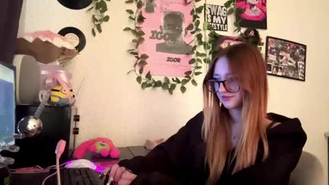 Snapshot of tessiekrenek chatting on May 30, 2026, 1:30 pm Asya online show from May 30, 2026, 1:30 pm