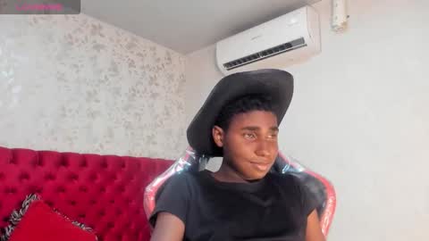 teylor_lovee online show from February 2, 2026, 9:35 pm