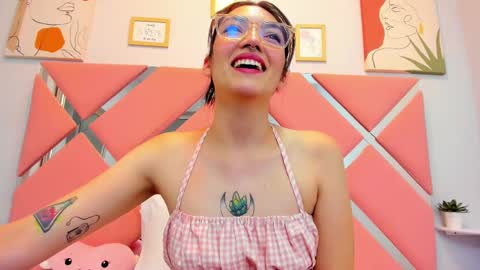 Snapshot of thailycherry chatting on March 5, 2025, 7:38 pm Thaily online show from March 5, 2025, 7:38 pm