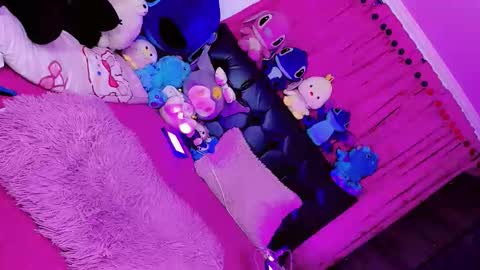 Thalia Girl online show from February 7, 2026, 12:03 am