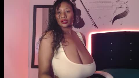 Snapshot of thalia_joness chatting on May 28, 2026, 2:14 pm Thalia online show from May 28, 2026, 2:14 pm