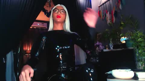 Snapshot of thalia_saint chatting on September 23, 2025, 8:17 am Thalia Saint online show from September 23, 2025, 8:17 am