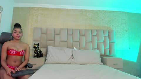 Snapshot of thamara_foxxx chatting on December 16, 2024, 4:34 am Thamara Fox online show from December 16, 2024, 4:34 am