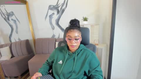 Snapshot of thamara_foxxx chatting on January 12, 2026, 5:12 am Thamara Fox online show from January 12, 2026, 5:12 am