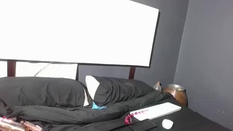 thamtsho1108 online show from September 10, 2025, 7:14 pm