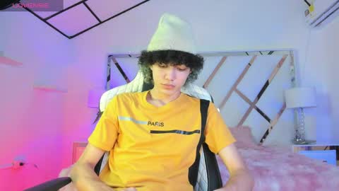 Snapshot of thanier_18 chatting on April 8, 2026, 7:36 pm thanier_18 online show from April 8, 2026, 7:36 pm