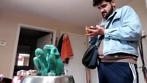 Guy online show from November 1, 2025, 7:27 pm