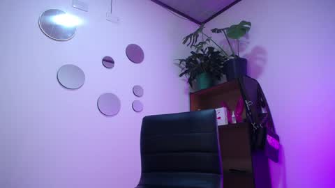 Snapshot of the_best_fox chatting on January 18, 2025, 1:30 am the girl of your dreams online show from January 18, 2025, 1:30 am