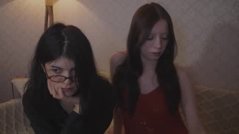 EllaLyn online show from November 9, 2025, 8:51 pm