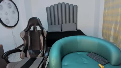 Snapshot of the_dollhouse01 chatting on October 6, 2025, 11:51 am Sofa Guadalupe online show from October 6, 2025, 11:51 am