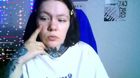 the_xmas_bby online show from November 6, 2025, 9:21 am