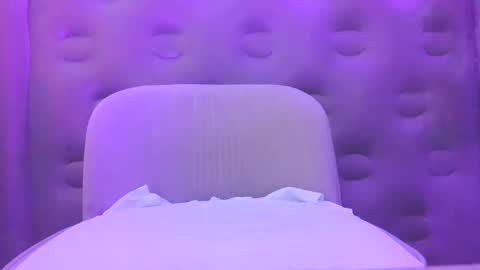 Snapshot of the_zy79 chatting on March 19, 2026, 5:33 am the_zy79 online show from March 19, 2026, 5:33 am