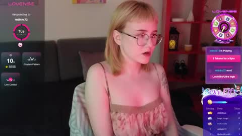 Snapshot of thea_quill chatting on April 29, 2026, 2:43 pm thea_quill online show from April 29, 2026, 2:43 pm