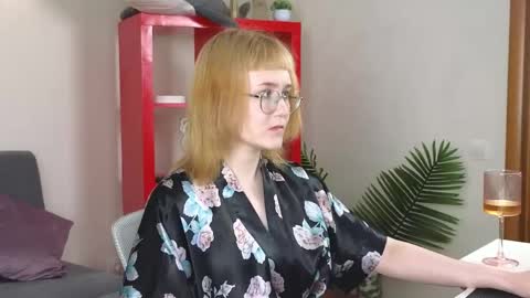 Snapshot of thea_quill chatting on May 1, 2026, 5:17 pm thea_quill online show from May 1, 2026, 5:17 pm