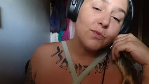 Snapshot of theauroramae chatting on June 13, 2026, 3:21 pm theauroramae - online show from June 13, 2026, 3:21 pm