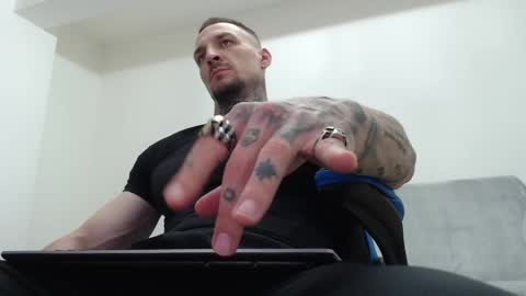 Snapshot of thebestmuscles chatting on May 8, 2026, 6:57 pm John online show from May 8, 2026, 6:57 pm