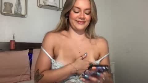 Snapshot of thecamilarhodes chatting on June 20, 2026, 10:56 pm thecamilarhodes online show from June 20, 2026, 10:56 pm