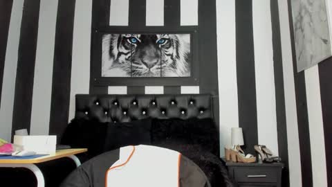 thedirtyqueen online show from October 22, 2025, 12:49 pm