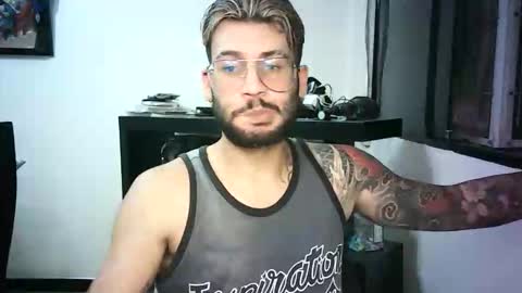 Snapshot of thedragonboyxxx chatting on April 1, 2026, 4:57 am thedragonboyxxx online show from April 1, 2026, 4:57 am