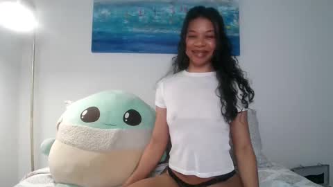 Snapshot of thedreamteam23 chatting on February 24, 2025, 3:44 am Pizzababe22 online show from February 24, 2025, 3:44 am