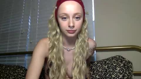 theetinyydancerrr online show from March 20, 2026, 11:42 pm