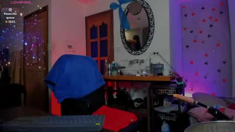 Snapshot of thegoldenbitch chatting on April 28, 2026, 2:27 am Goldie online show from April 28, 2026, 2:27 am