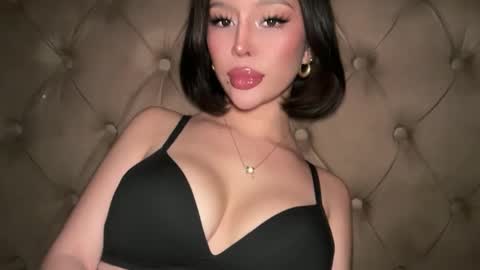 Elle  dont forget to folloW me and thumbs up online show from March 29, 2026, 10:43 pm