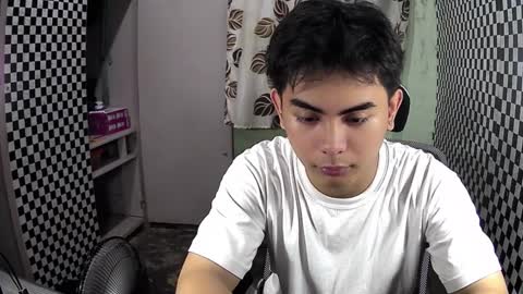 Snapshot of thehugecomeback chatting on December 7, 2024, 9:17 am Xerxis online show from December 7, 2024, 9:17 am