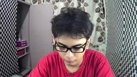 Snapshot of thehugecomeback chatting on December 8, 2024, 7:26 am Xerxis online show from December 8, 2024, 7:26 am