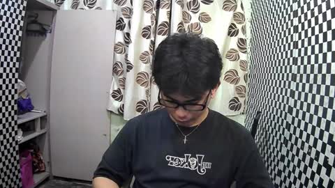 Snapshot of thehugecomeback chatting on January 6, 2025, 12:24 pm Xerxis online show from January 6, 2025, 12:24 pm